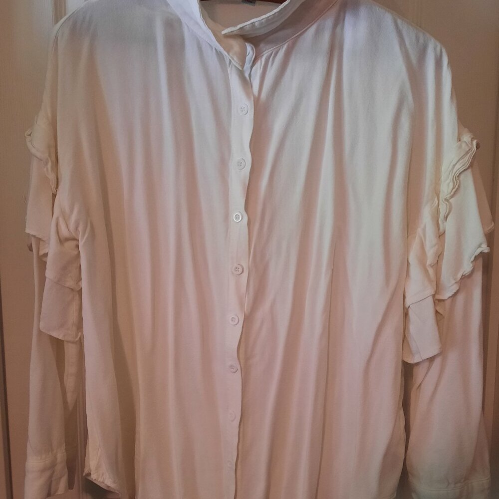 She & Sky Long Ruffled Sleeve Shirt